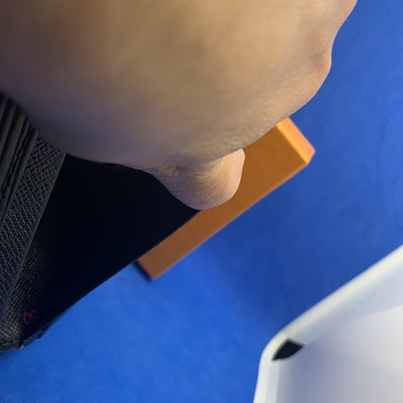 Louis Vuitton Epi vintage Tresor wallet serial # M10050 - Picture 9 of 10